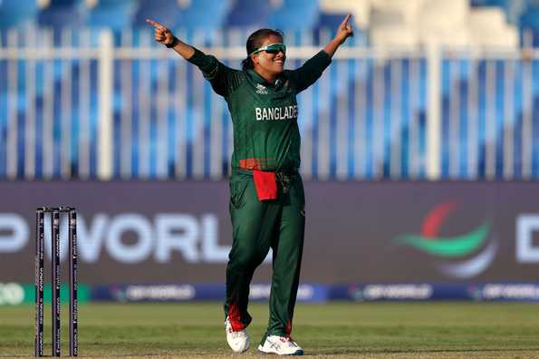 Nahida Akter เป็นผู้รับวิกเก็ตชั้นนําของบังกลาเดช Nahida Akter เป็นผู้รับวิกเก็ตชั้นนําของบังกลาเดช