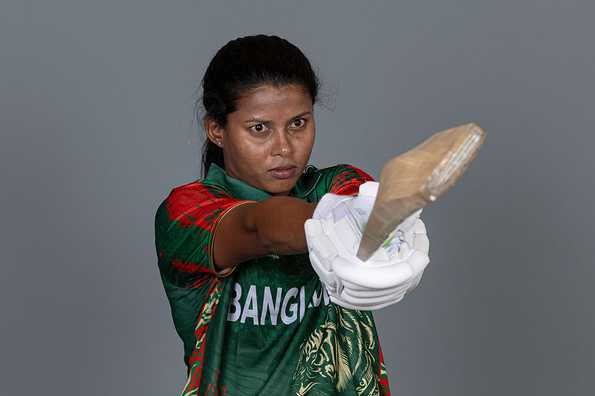 "เมื่อผมมาคริกเก็ตผมต้องว่ายน้ําต่อต้านน้ํา" - Sharmin Akhter "เมื่อผมมาคริกเก็ตผมต้องว่ายน้ําต่อต้านน้ํา" - Sharmin Akhter