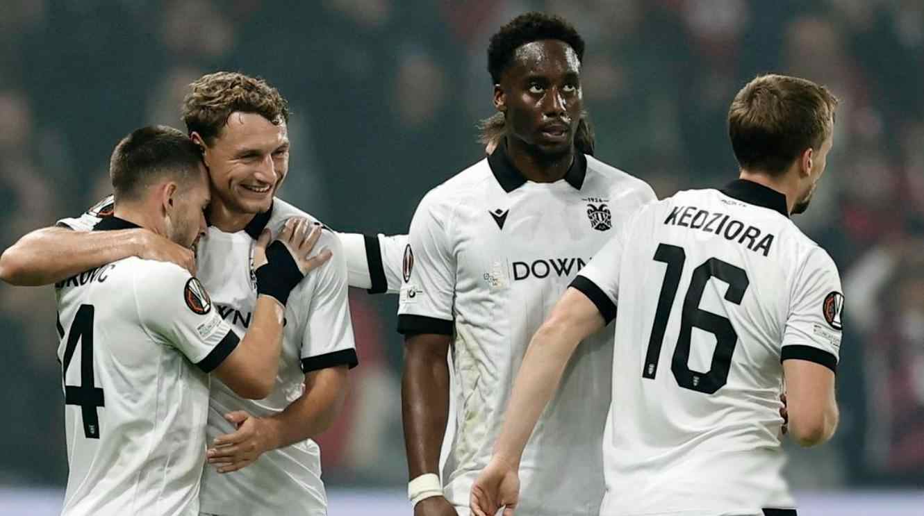 1-2 พลิก! 3-4 พ่ายแพ้! คืนแห่งความประหลาดใจสุดขีดเมื่อวิลล่าพ่ายแพ้ ลีลล์และโรม่าสร้างความตกตะลึง _บ้าน_ ประตู_ ซิฟโควิช