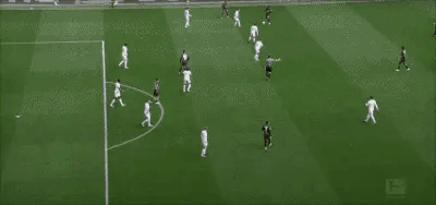 หลังจากชัยชนะ 6-0 ของไลป์ซิก, ชัยชนะ 1-0 ในช่วงท้ายเกมของดอร์ทมุนด์ และชัยชนะ 3-0 ของบาเยิร์นเหนือมึนเช่นกลัดบัค ทำให้พวกเขาคว้าชัยชนะติดต่อกันเป็นครั้งที่แปด ตารางคะแนนบุนเดสลีกาได้รับการอัปเดตแล้ว นัดแข่งขัน | ทีมเหย้า | แชมเปียนส์ลีก