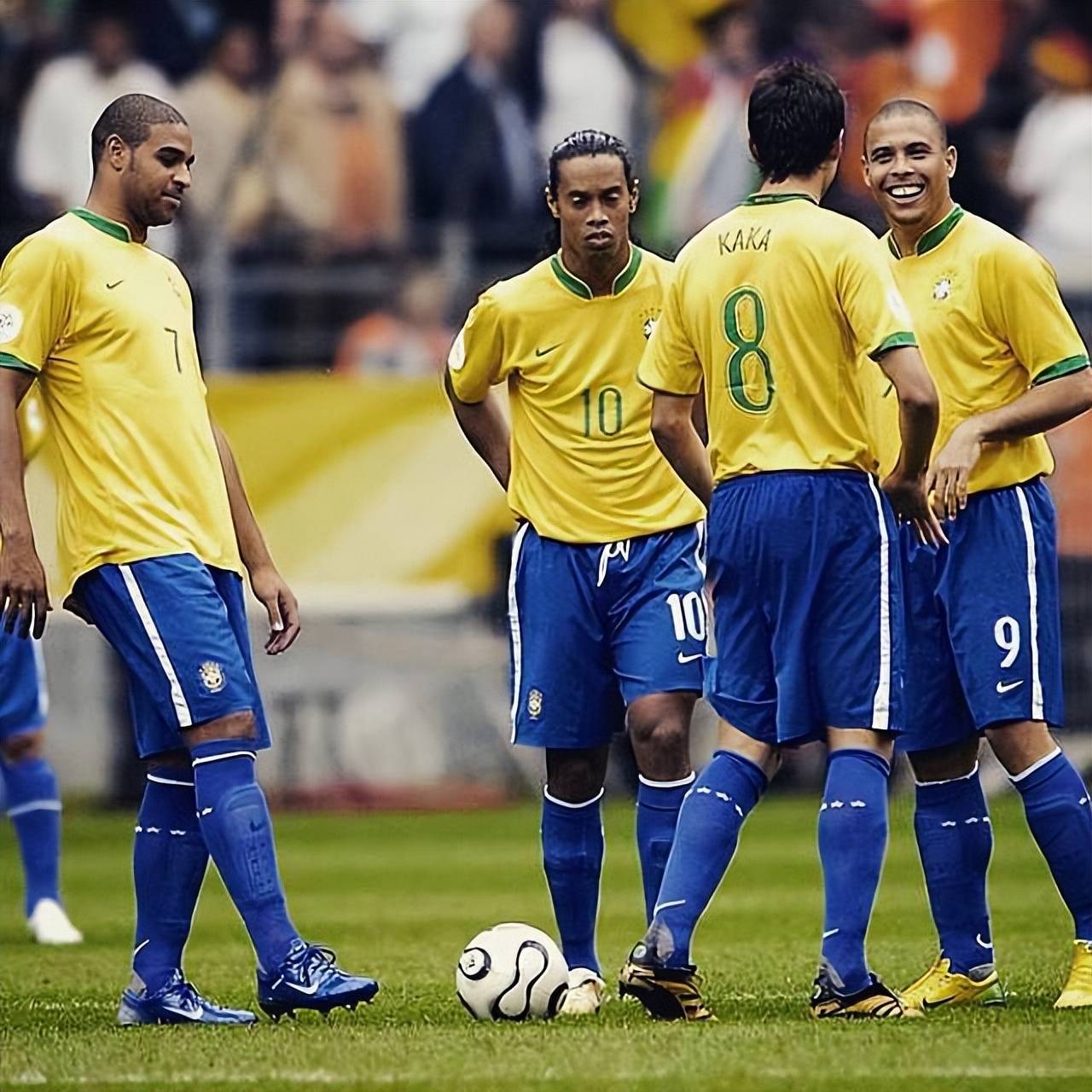 ใครคือคนที่น่าเสียดายที่สุดระหว่างโรนัลดินโญ่, อาเดรียโน่, โรบินโญ่ และเนย์มาร์ ที่แก่ก่อนวัยอันควรและติดสุราและหญิงสาว?_ฟุตบอลโลก_บราซิล_แชมเปียนส์ลีก