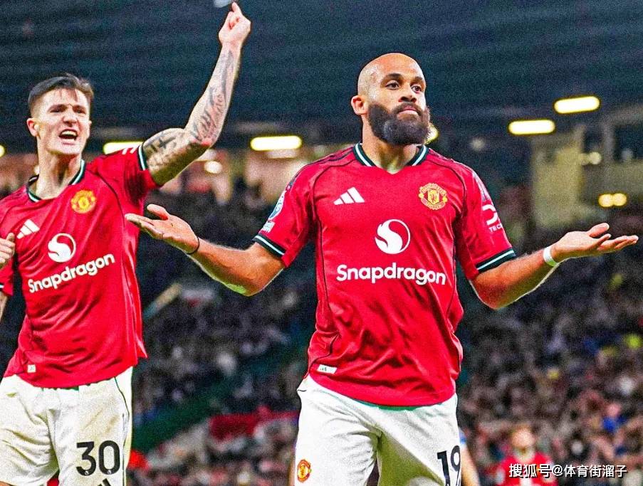 พรีเมียร์ลีกอยู่ในความวุ่นวาย! แมนเชสเตอร์ ยูไนเต็ด คว้าชัยชนะติดต่อกันสามนัด ลิเวอร์พูลพ่ายแพ้อย่างพลิกล็อก 2-3 การแข่งขันชิงแชมป์ของอาร์เซนอลดูเหมือนจะแน่นอน และม้ามืดตัวใหญ่ที่สุดก็ปรากฏตัวขึ้น