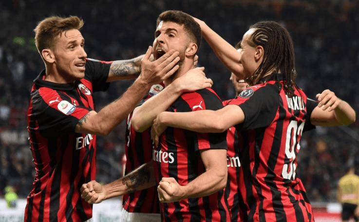 ศึกแห่งแชมป์ในเซเรีย อา: อตาลันต้าเปิดบ้านรับเอซี มิลาน – ฟุตบอลเกมรุกปะทะมรดกของแชมป์ – ใครจะคว้าชัย? _เกมรุก_ _แชมเปียนส์ลีก_ _นาโปลี_