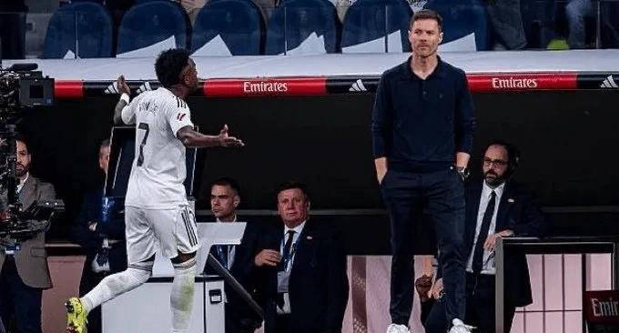 วินิซิอุสระบุว่าเขาจะย้ายทีมหากไม่ได้รับการพิจารณาอย่างเหมาะสม; เอ็มบัปเป้มีข้อได้เปรียบมากกว่า _อลอนโซ_ _เรอัล มาดริด_ _ซูเปอร์สตาร์_