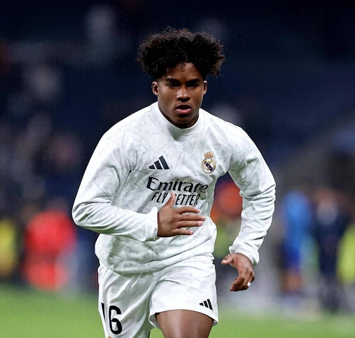 ไม่ปรากฏตัวเลยในฤดูกาลนี้! หมายเลข 9 ของเรอัล มาดริดกลายเป็นส่วนเกินของทีม พิจารณาการย้ายออกในเดือนมกราคม: 