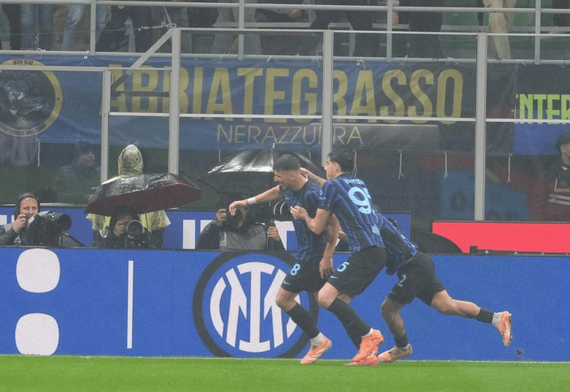 เด เคอา ถูกเปิดโปงเมื่ออินเตอร์ มิลาน ถล่มคู่แข่ง 3-0 ขึ้นไปอยู่อันดับสาม ตามหลังจ่าฝูงเพียงสามแต้ม_เขตโทษ_เลาตาโร_การแข่งขัน