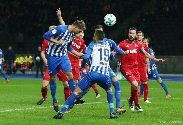 ปารีส เอฟซี เปิดบ้านรับการมาเยือนของลียง โดยอาศัยความได้เปรียบจากการเล่นในบ้านและความสามารถในการโจมตีเพื่อชิงแต้ม แม้ว่าลียงจะมีความเหนือกว่าในด้านคุณภาพ แต่พวกเขาก็ยากที่จะต้านทานการบุกของปารีสได้ อัตราความสำเร็จ โอยาร์ซาบาล การป้องกัน