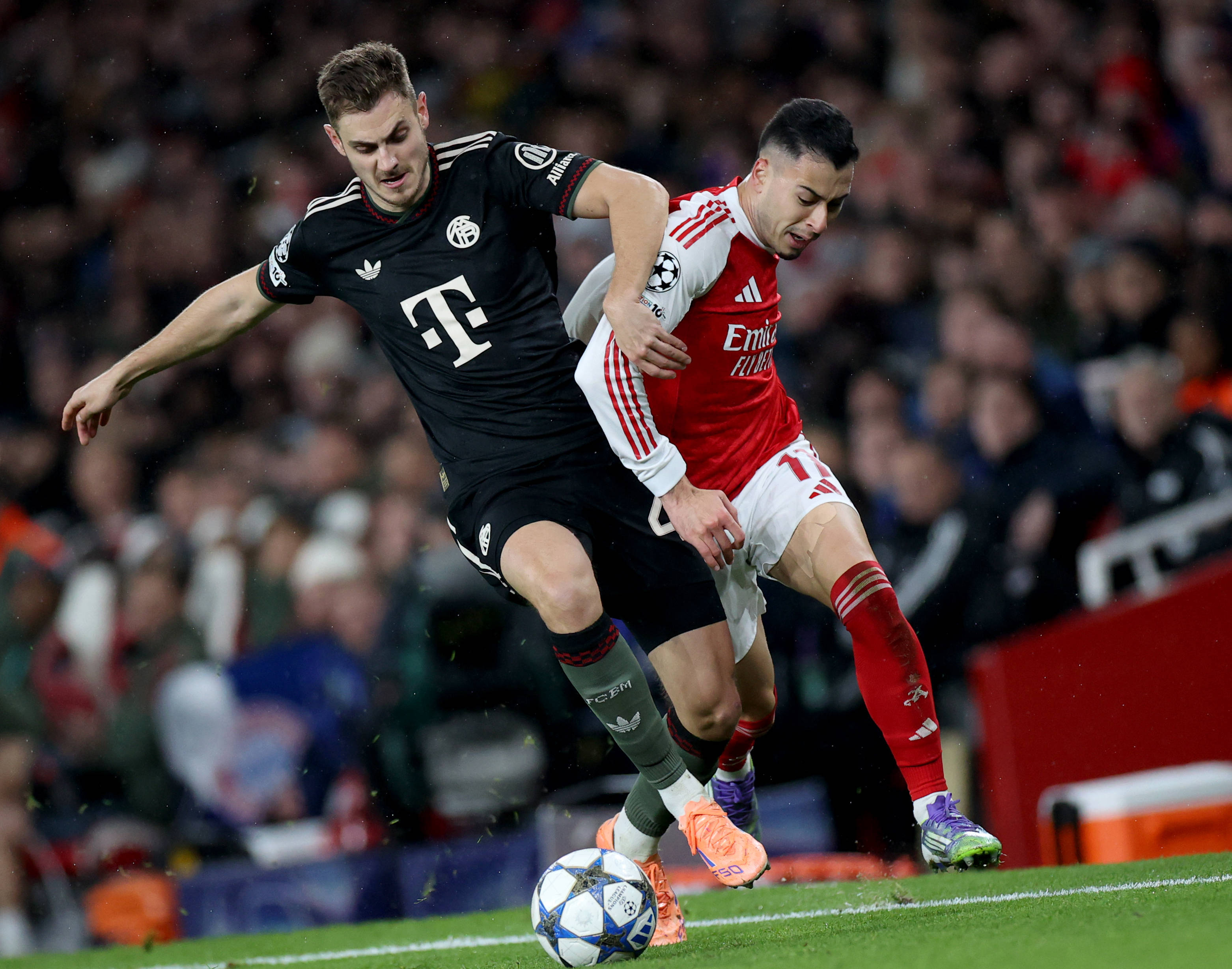 ฟุตบอล - ยูฟ่า แชมเปียนส์ลีก: อาร์เซนอลพ่ายแพ้ต่อบาเยิร์น มิวนิค สำนักข่าวซินหัว โดย หลี่ หยิง ผู้เล่น