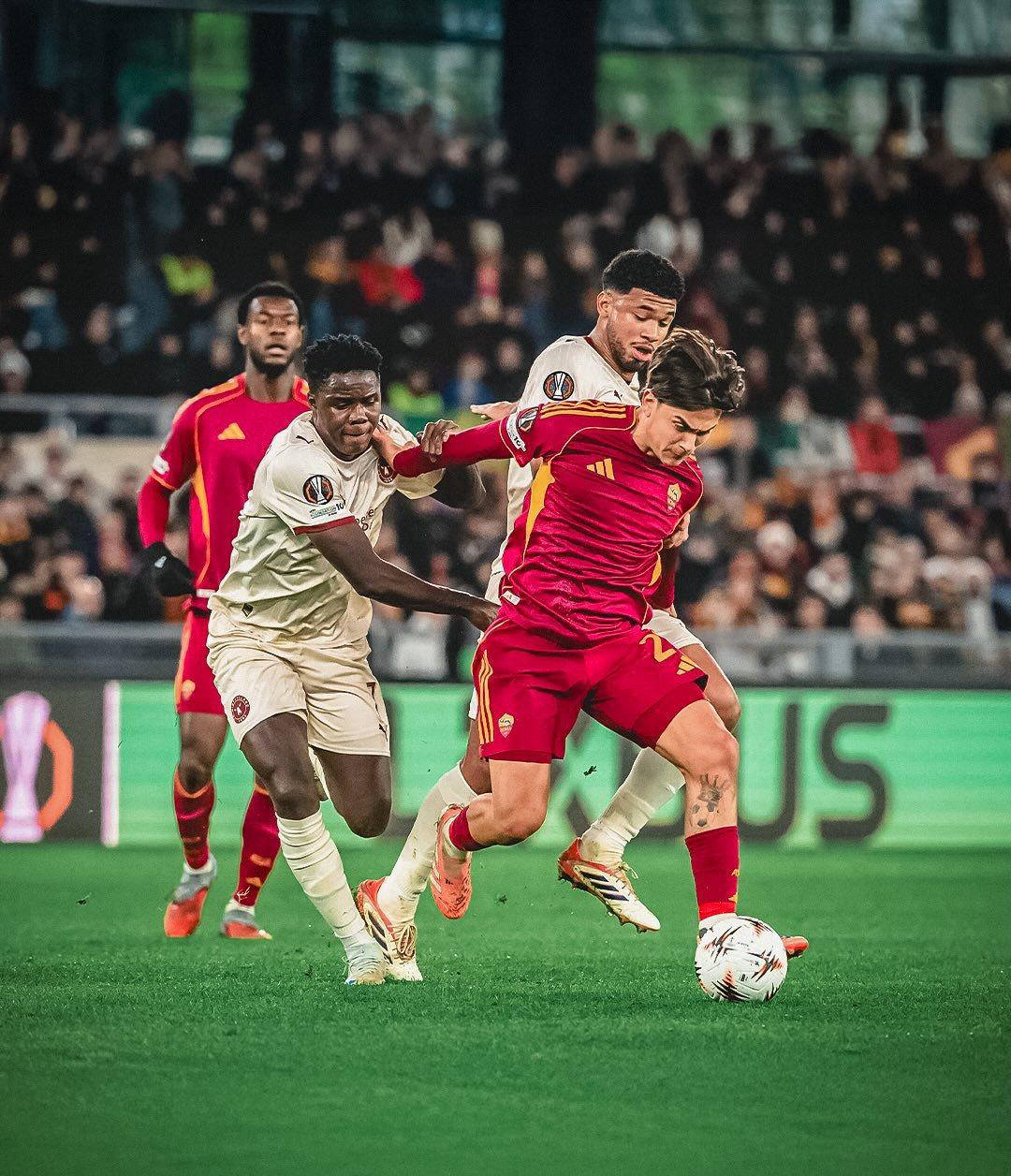 ทำไมดีบาล่าถึงไม่ปฏิเสธมูรินโญ่? แม้จะตกเป็นที่ไม่โปรดปรานของแฟนๆ โรมา เขายังคงหวังที่จะสร้างผลงานในฟุตบอลโลกที่สหรัฐอเมริกา เม็กซิโก และแคนาดา