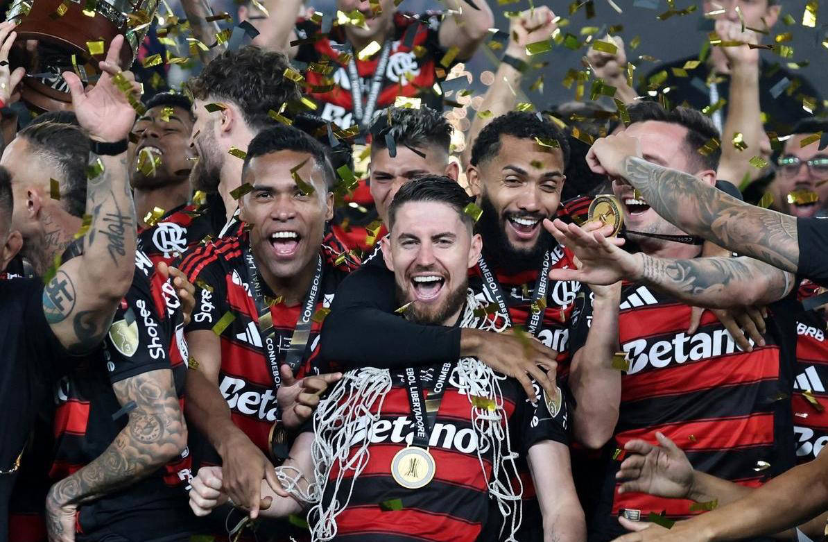 แชมป์ลีกสูงสุดของบราซิลได้ถูกตัดสินแล้ว โดยอดีตนักเตะเรอัล มาดริดและยูเวนตุสวัย 34 ปี และอดีตนักเตะเชลซีวัย 33 ปี ช่วยกันพาฟลาเมงโกคว้าแชมป์ลีกได้สำเร็จ