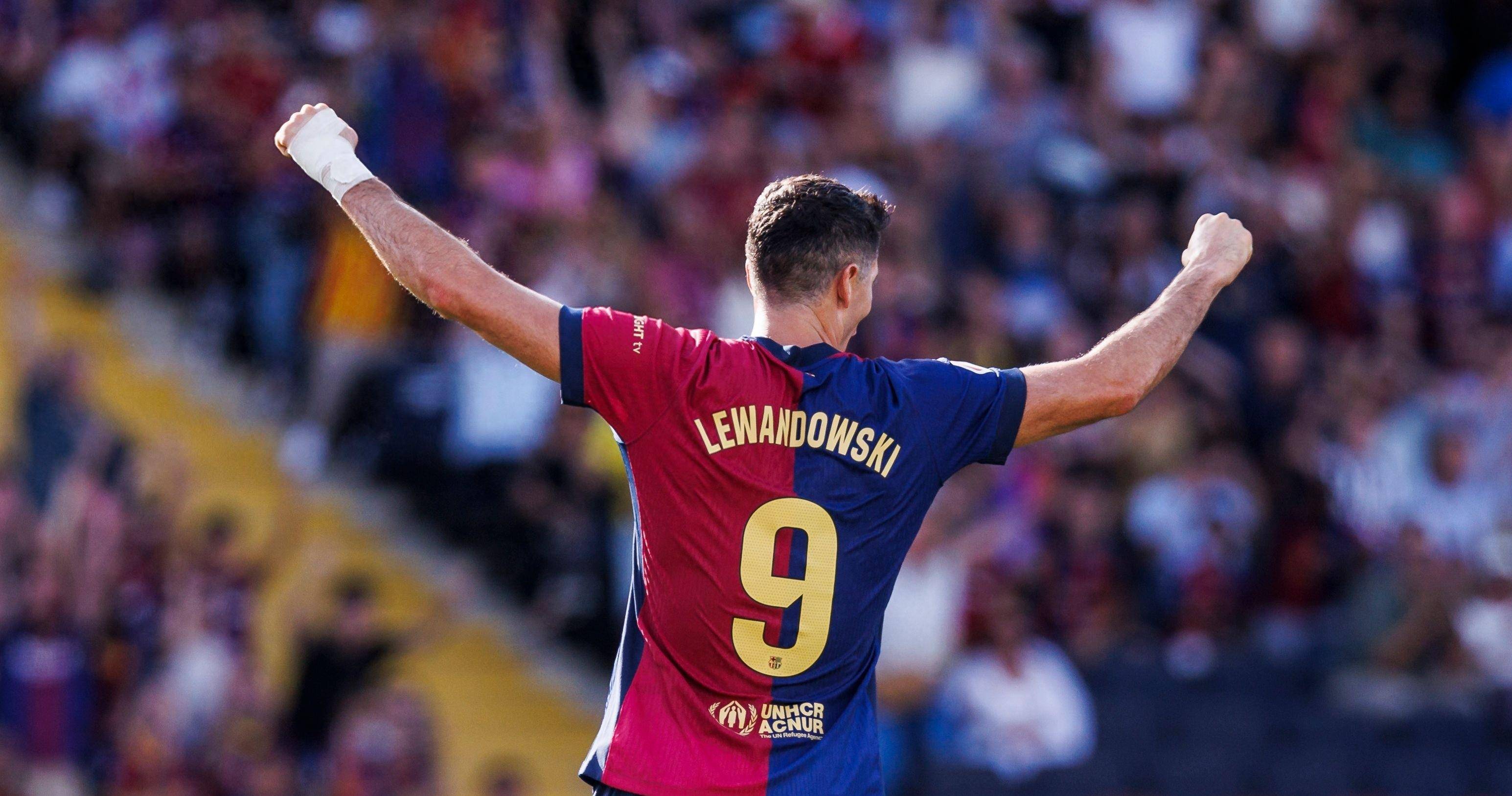 ล็อกตัวเลวานดอฟสกี้ไว้! เอซี มิลานได้รับข่าวดีเพิ่มเติมเมื่อบาร์เซโลนาเลือกกองหน้าตัวใหม่ล่วงหน้า ทำให้เกิดดีลการย้ายทีมต่อเนื่อง_เส้นทางอาชีพ_ตำนาน_สโมสรชั้นนำ