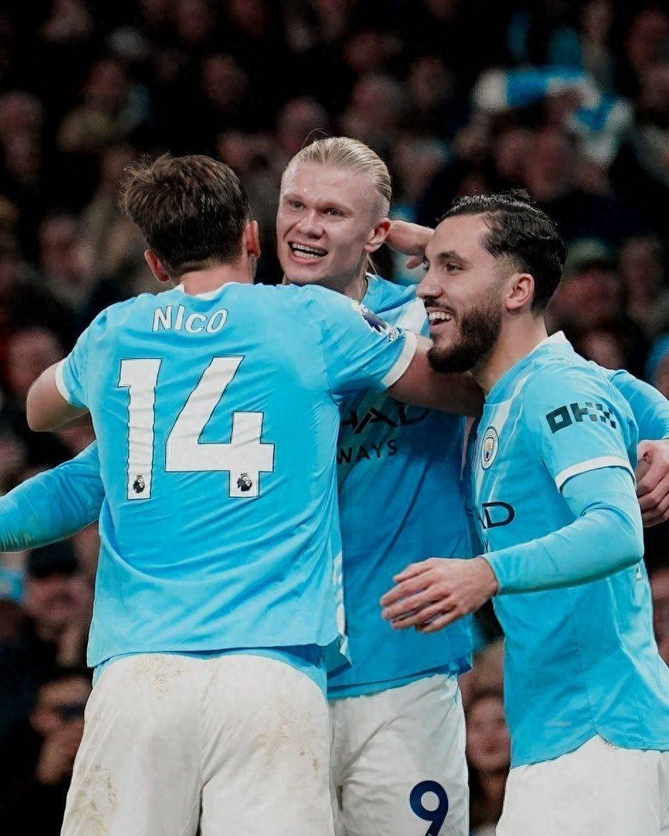 แมนเชสเตอร์ ซิตี้ เตรียมปล่อยกองหลังผู้คว้าสามแชมป์ในหน้าต่างการย้ายทีมช่วงฤดูหนาว โดยตั้งราคาไว้ที่ 30 ล้านยูโร ขณะที่ อินเตอร์ มิลาน และ ยูเวนตุส แข่งขันเพื่อคว้าลายเซ็น_อาเก้_เซเรีย อา_ยูเวนตุส