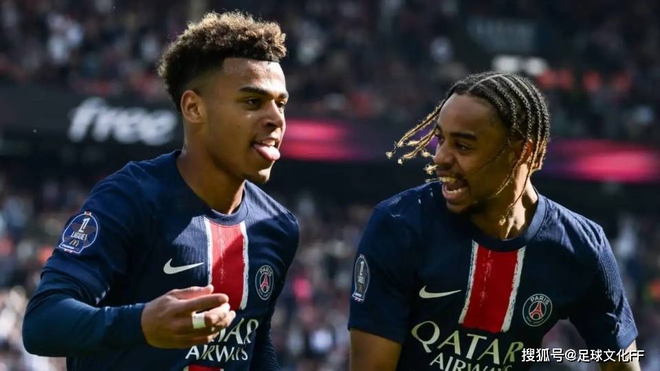 อาร์เซนอลยื่นข้อเสนอหนักเพื่อคว้าตัวนักเตะชื่อดังของเปแอสเช ขณะที่ลิเวอร์พูลต่อสู้อย่างดุเดือด _Balkora_Player_แชมเปียนส์ลีก