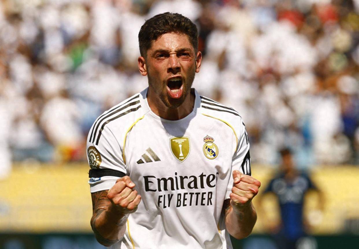 ลงสนามตัวจริงครั้งแรกเจอกับบาร์ซ่า! ดาวรุ่งค่าตัว 60 ล้านยูโรสร้างผลงานโดดเด่น – ความเชื่อมั่นของเรอัล มาดริดได้รับผลตอบแทน, เอ็มบัปเป้เก็บเกี่ยวผลประโยชน์ทางอ้อม _กูเลอร์_ _กองกลาง_ _ฤดูกาล_