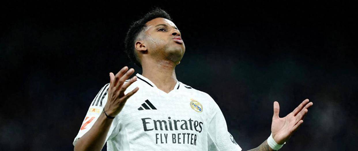 การเปลี่ยนแปลงผู้บริหารใกล้เข้ามา! ผู้บริหารของเรอัล มาดริดดึงตัวซีดานกลับมาพร้อมข้อเสนอที่คุ้มค่า + สัญญาระยะสั้นหนึ่งปี จุดประกายความไม่พอใจในหมู่ผู้เล่นดาวเด่นหลายคน_อลอนโซ_ฤดูกาลนี้_เบอร์นาเบว