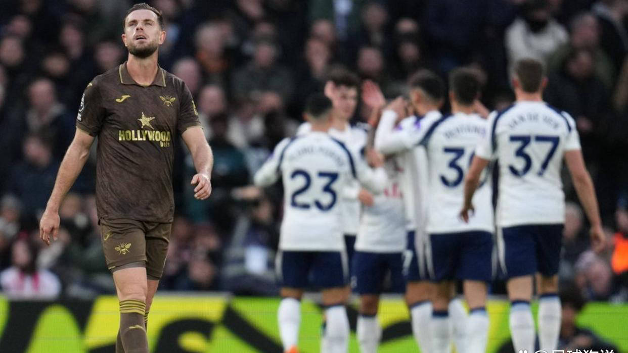 ท็อตแน่ม ฮ็อตสเปอร์ หยุดสถิติไร้ชัยในพรีเมียร์ลีกไว้ที่ 5 นัด ด้วยการเสมอกับแมนเชสเตอร์ ยูไนเต็ด ทำให้ทั้งสองทีมมีคะแนนเท่ากัน และใกล้เคียงกับตำแหน่งในยูฟ่า แชมเปียนส์ลีก_การแข่งขัน_ซิมมอนส์_เบรนท์ฟอร์ด