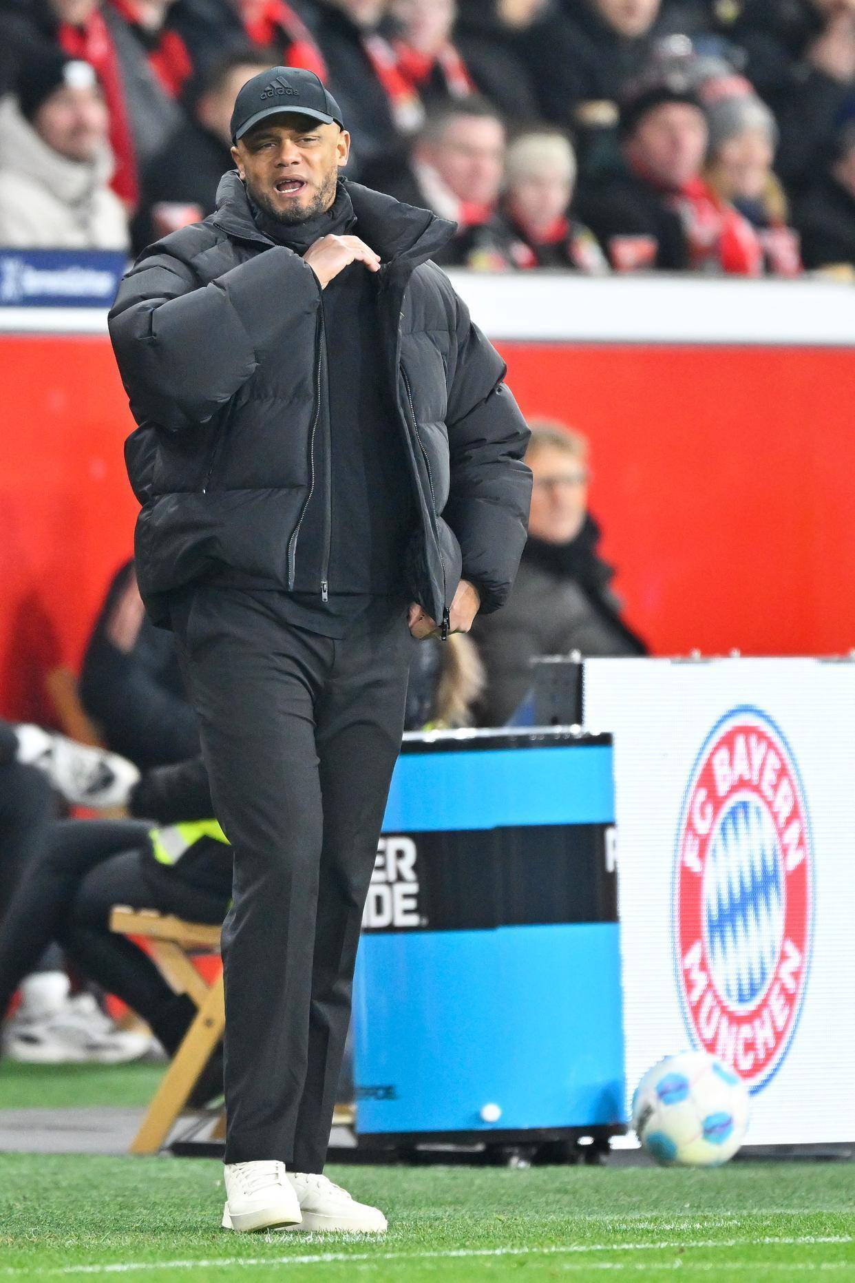 Blanko เชื่อว่าบริษัทเภสัชกรรมมีโอกาสที่จะกำจัดบาเยิร์นออกไป โดย Kompany มีข้อได้เปรียบในรอบแบ่งกลุ่ม