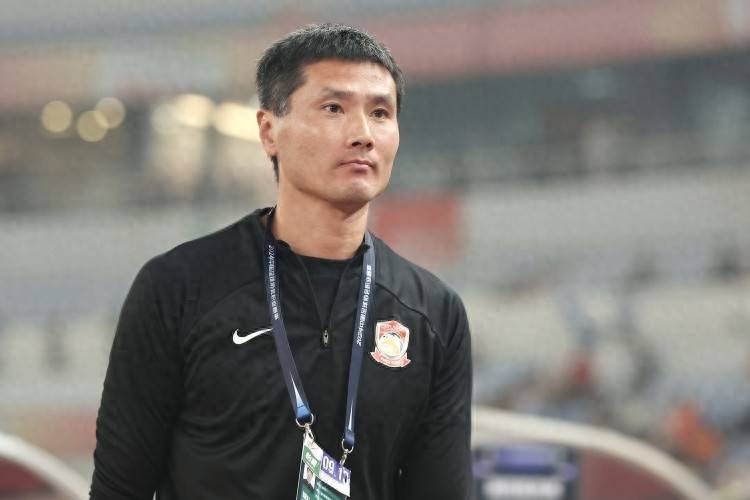 อย่างไม่คาดคิด ภายใน 24 ชั่วโมงหลังจากการแต่งตั้งของ Shao Jiayi เป็นผู้จัดการทีมชาติ ชื่อเสียงของ Li Yi ก็พุ่งสูงขึ้นเนื่องจากคำพูดเพียงประโยคเดียว_ฟุตบอล_ในประเทศ_จีน