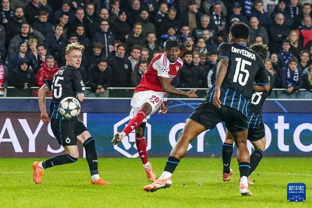 ยูฟ่า แชมเปียนส์ลีก: คลับ บรูช พ่ายให้กับ อาร์เซนอล รายงานการแข่งขันโดย เพ็ง จี้หยาง สำนักข่าวซินหัว