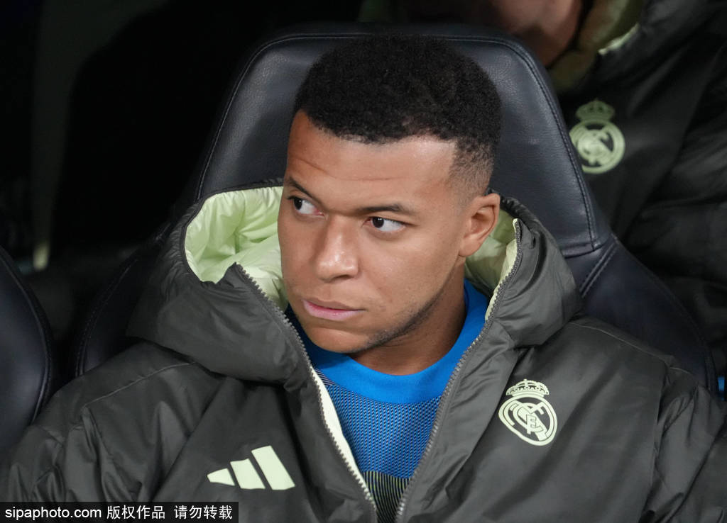 เบนเซม่า: แก่นแท้ของปัญหาของเรอัล มาดริด คือการที่นักเตะบางคนไม่สามารถยอมรับได้ว่าเอ็มบัปเป้ทำประตูได้มากกว่าเขา