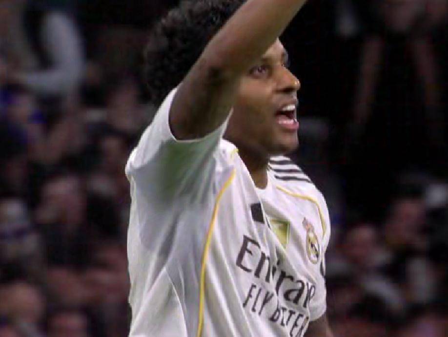 อลอนโซ่ได้แรงบันดาลใจ! นักเตะดาวรุ่งวัย 24 ปีของเรอัล มาดริด เริ่มต้นและทำประตู ขณะที่ กิเยร์เม่ ที่เป็นตัวเต็ง ถูกเปลี่ยนตัวลงมา_โรดรีโก้_แมตช์_แชมเปียนส์ลีก