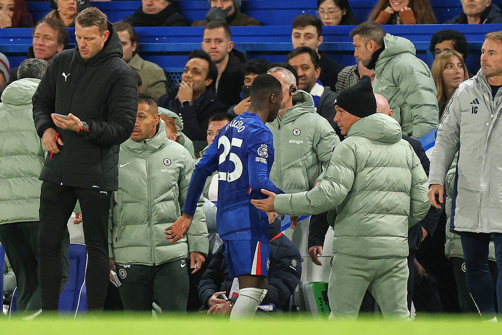 เชลซีที่มีผู้เล่นไม่เพียงพอเป็นปัญหาใหญ่สำหรับอาร์เซนอล ในการแข่งขันชิงแชมป์พรีเมียร์ลีกที่ไม่มีวันขาดแคลนผู้ท้าชิง _มาริสกา_ แมตช์_ แมนเชสเตอร์ ยูไนเต็ด