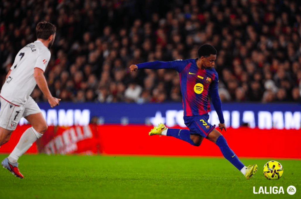 2-0! กัปตันยิงสองประตูพาทีมยักษ์ใหญ่ราคา 110 ล้านปอนด์คว้าชัยชนะในลีกเป็นนัดที่เจ็ดติดต่อกัน ขยายช่องว่างนำจ่าฝูงเป็นเจ็ดแต้มเหนือคู่ปรับตลอดกาล_บาร์เซโลนา_แรชฟอร์ด_โอซาซูนา