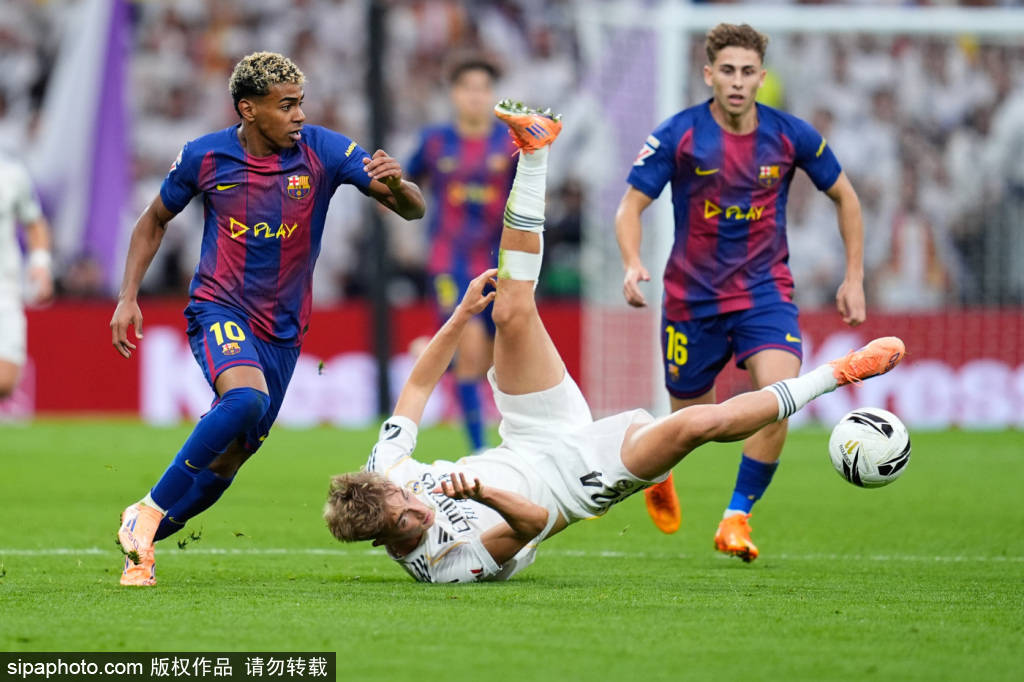 การทะลุผ่านที่ยอดเยี่ยมของยาร์โมเลนโกและความเสียใจของเฟอร์ราน: การวิเคราะห์การเสมอ 0-0 ของบาร์เซโลนา กับโอซาซูนา | การโจมตี | แฟนบอล