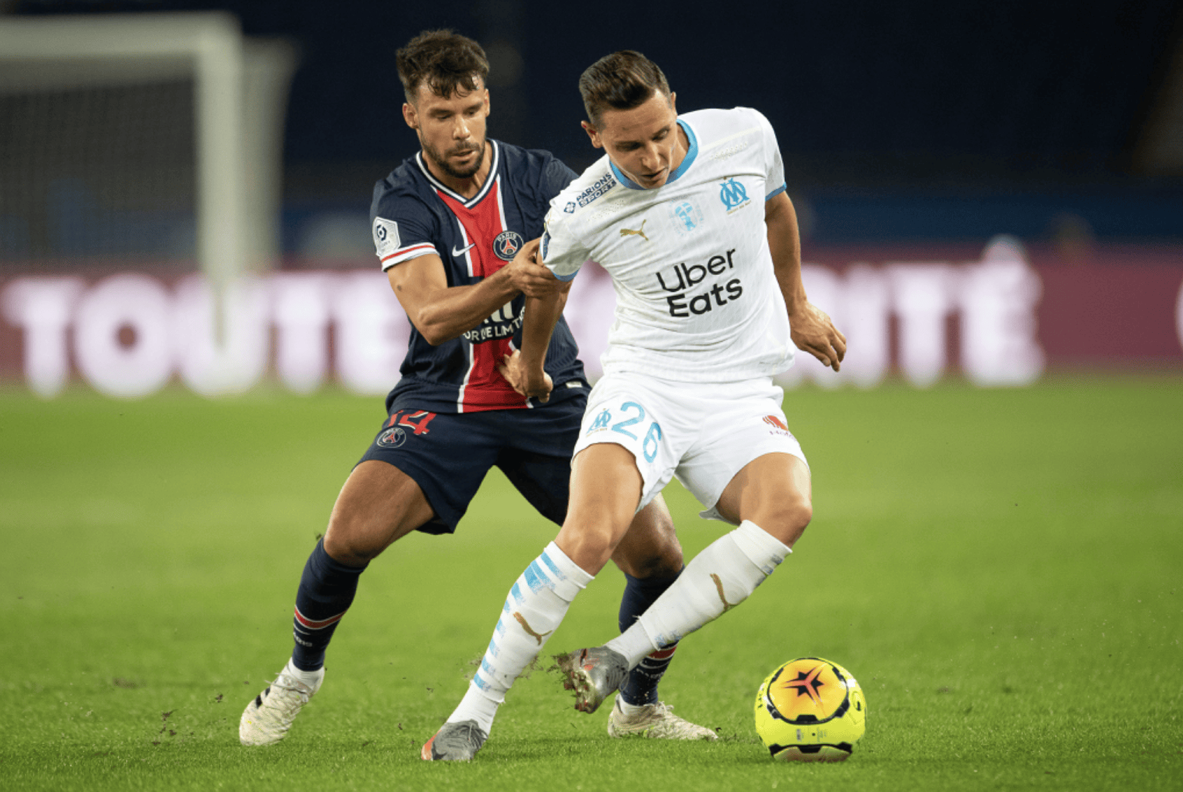 ศึกใหญ่ลีกเอิง: มาร์กเซยเปิดบ้านรับโมนาโกในศึกดุเดือดที่จุดประกายความร้อนแรงของศึกเอลกลาซิโกฝรั่งเศส! _โอลิมปิก มาร์กเซย_ _การแข่งขัน_ _ยูฟ่า แชมเปียนส์ลีก_