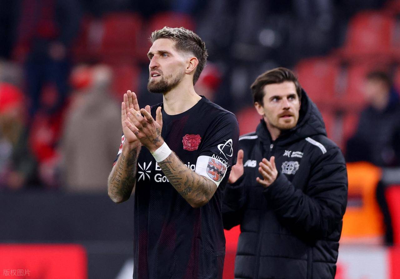 โบรุสเซีย มึนเช่นกลัดบัคแพ้ 1-3, ไอน์ทรัค แฟรงค์เฟิร์ตชนะ 1-0, และไบเออร์ เลเวอร์คูเซ่นชนะ 2-0, อันดับล่าสุดของบุนเดสลีกาได้ถูกประกาศออกมาแล้ว. บาเยิร์น มิวนิค แมตช์ แชมเปียนส์ลีก