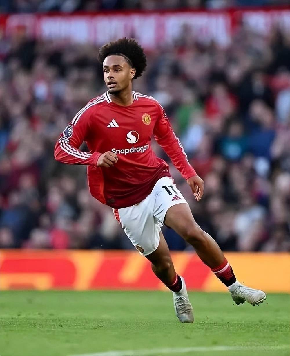 แมนเชสเตอร์ ยูไนเต็ด ปล่อยนักเตะหลุดจากทีม จุดชนวนสงครามประมูล! โรมานำหน้าในการไล่ล่า เอซี มิลานชะลอตัว เส้นทางไถ่บาปของซิร์คซีในเซเรีย อา_แชมเปียนส์ลีก