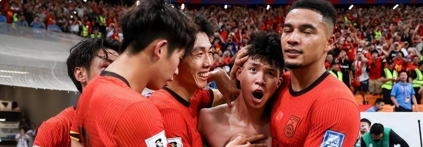 ประกาศอย่างเป็นทางการ! การเปลี่ยนแปลงผู้จัดการทีมชาติ; ทีมชายรุ่นอายุไม่เกิน 17 ปี ทำประตูได้ 30 ประตูใน 3 นัด; หวัง หยูตง เตรียมเข้าร่วมทีมดิวิชั่นสองของเยอรมัน; รุ่งอรุณได้เริ่มขึ้นแล้ว _ผู้เล่น_ เฉา จื้ออี๋ _ดาวรุ่ง_