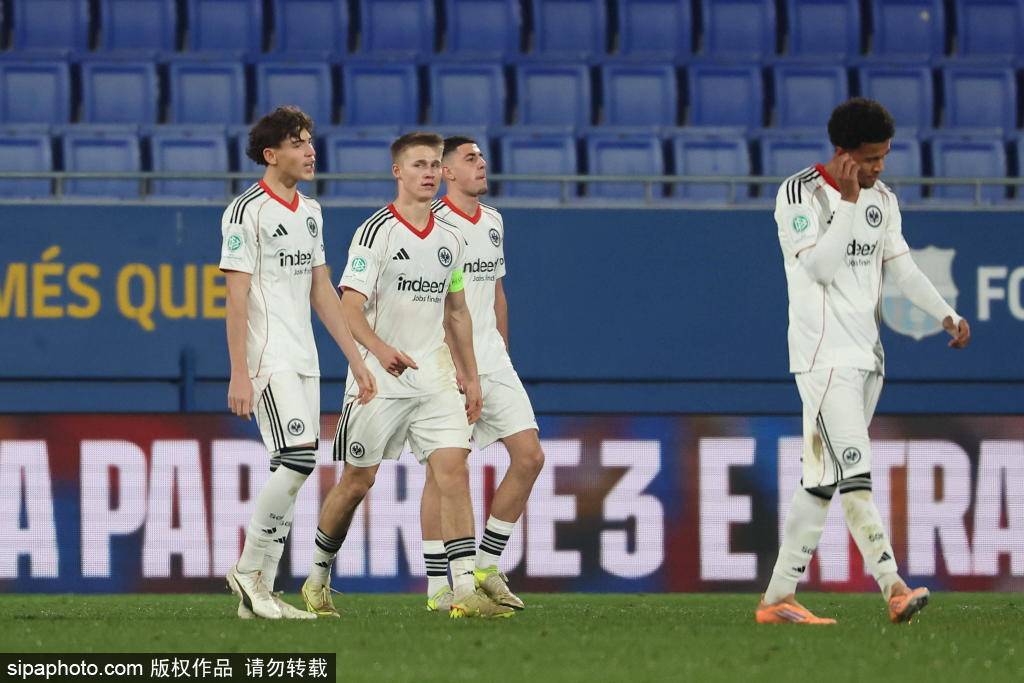 เลวานดอฟสกี้บนม้านั่งสำรองสองนัดติดต่อกันในลาลีกา; การออกจากคัมป์นูของเขาจุดประกายการถกเถียง: อะไรจะเกิดขึ้นกับบาร์เซโลนา? _การแข่งขัน__ฟอร์ม__นักฟุตบอลอาชีพ