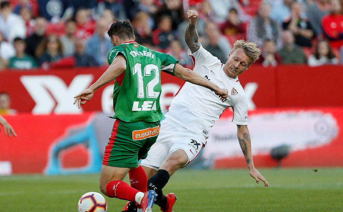 อลาเบสคว้าชัยชนะติดต่อกันสองนัดในขณะที่ฟอร์มของพวกเขากำลังดีขึ้น ในขณะที่ความขัดแย้งภายในของเรอัล มาดริดยังคงยากที่จะแก้ไขในระยะสั้น การแข่งขัน หน้าแรก ลาลีกา