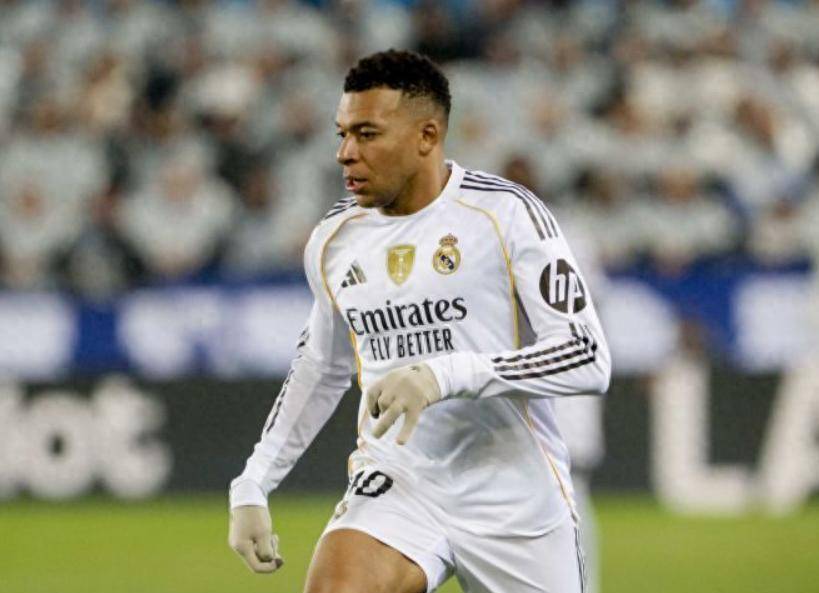 ยากลำบาก! 2-1 บทสรุปสุดระทึก: เรอัล มาดริด คว้า 3 แต้ม ชนะติดต่อกัน 8 นัด บาร์เซโลน่าตามหลัง 4 แต้ม อลอนโซยังอยู่ภายใต้แรงกดดัน_Ves_Rodrigo_Mbappé