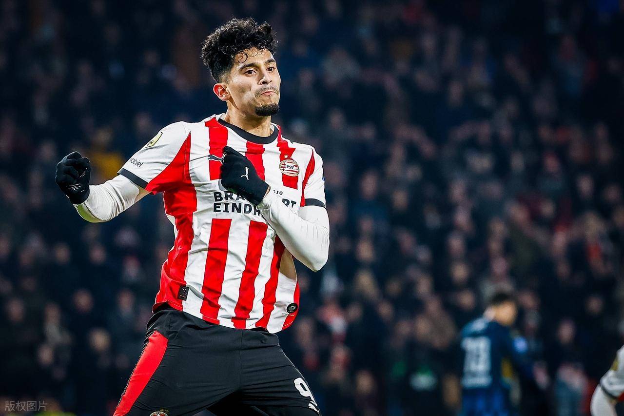 PSV Eindhoven 3-0, ผู้นำ Eredivisie ผ่านเข้ารอบด้วยเกียรติยศ; อดีตนักเตะบาเยิร์นวัย 19 ปี และอดีตนักเตะอินเตอร์ มิลาน วัย 36 ปี ต่างก็โชว์ฟอร์มยอดเยี่ยม PSV Eindhoven_Eredivisie_การแข่งขัน
