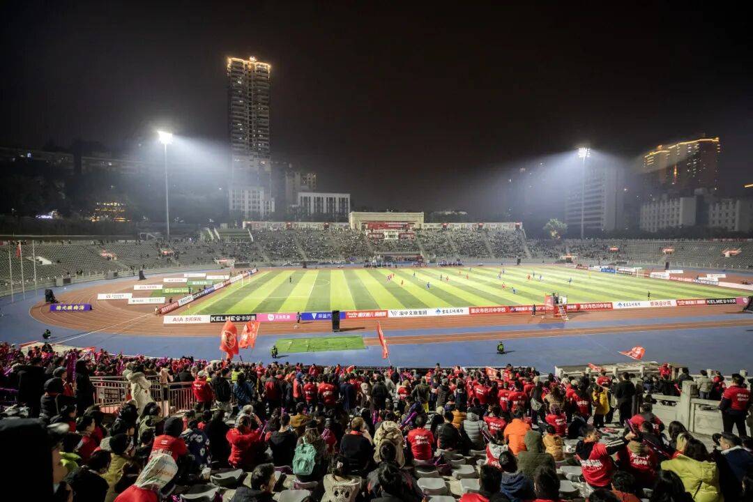 ชีวิตอาจแก่เฒ่า แต่สนามหญ้าสีเขียวจะคงความสดชื่นตลอดกาล; คืนฤดูหนาวอาจหนาวเหน็บ แต่เลือดยังคงไหลร้อนแรง