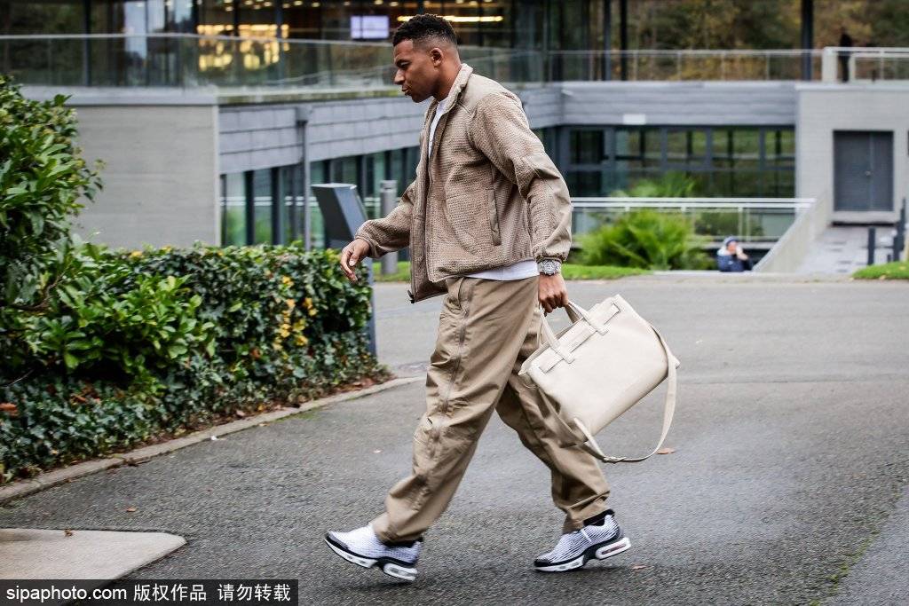 ข้อพิพาทเรื่องค่าจ้างของคีเลียน เอ็มบัปเป้กับปารีส แซงต์-แชร์กแมง: การต่อสู้ทางกฎหมายในโลกของฟุตบอล _ผู้เล่น_ _มืออาชีพ_ _ยูฟ่า แชมเปียนส์ลีก_