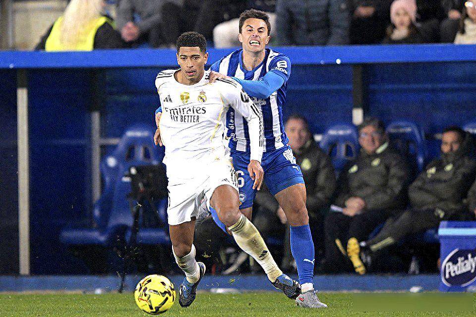 มูลค่า 160 ล้านปอนด์ของเบลลิงแฮมเป็นผู้นำ! ค่าตัวการย้ายทีมในตำแหน่งกองกลางของฟุตบอลพุ่งสูงขึ้น – เขาคุ้มค่ากับราคาที่ตั้งไว้หรือไม่? _นักเตะ_เรอัล มาดริด_แชมเปียนส์ลีก