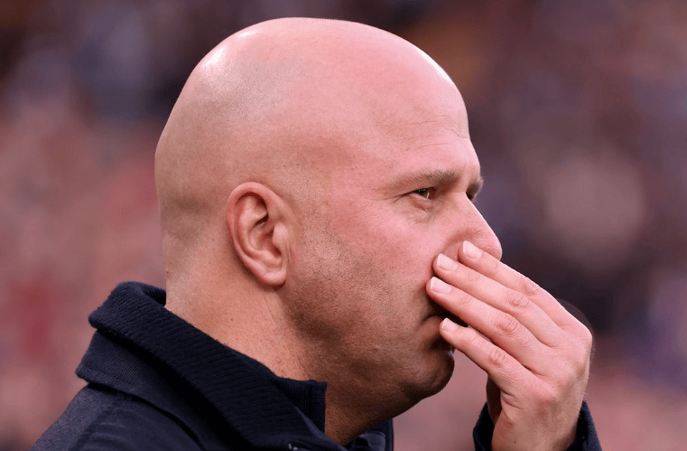 ลิเวอร์พูลต้องเผชิญกับท็อตแน่ม ฮ็อตสเปอร์ในเกมเยือนโดยมีผู้เล่นหลักถึงเจ็ดคนอาจพลาดการแข่งขัน ขณะที่อาร์เน่ สลอตต้องเผชิญกับปัญหาบาดเจ็บสองครั้ง _การแข่งขัน_________________________________________________________________________________________________