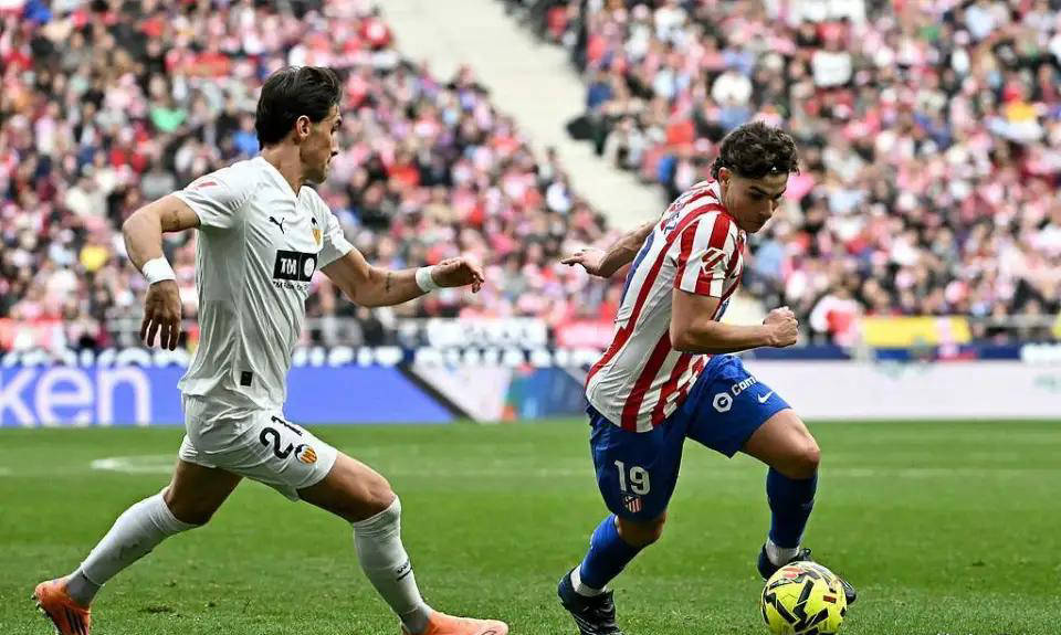 เงินทุนปัจจุบันของบาร์เซโลนาสามารถรองรับการเสนอราคาเพื่อคว้าตัวผู้เล่นคนสำคัญของแอตเลติโก มาดริด อัลบาเรซ ได้หรือไม่? _รายการอื่นๆ_แชมเปียนส์ลีกในอนาคต