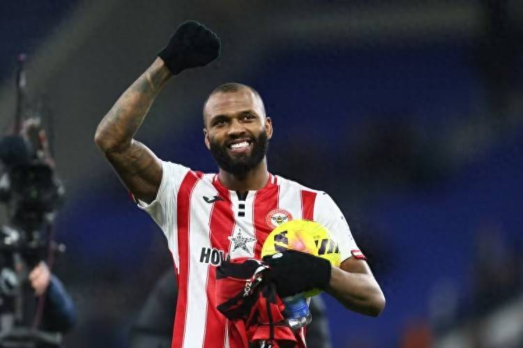 กองหน้าคนใหม่แจ้งเกิด: ยิงห้าประตูในสองนัดบดบังฮาแลนด์ ทำลายสถิติผู้เล่นบราซิลด้วยการยิง 16 ประตูในพรีเมียร์ลีกฤดูกาลนี้ _Igor_Thiago_กองหน้าตัวเป้า