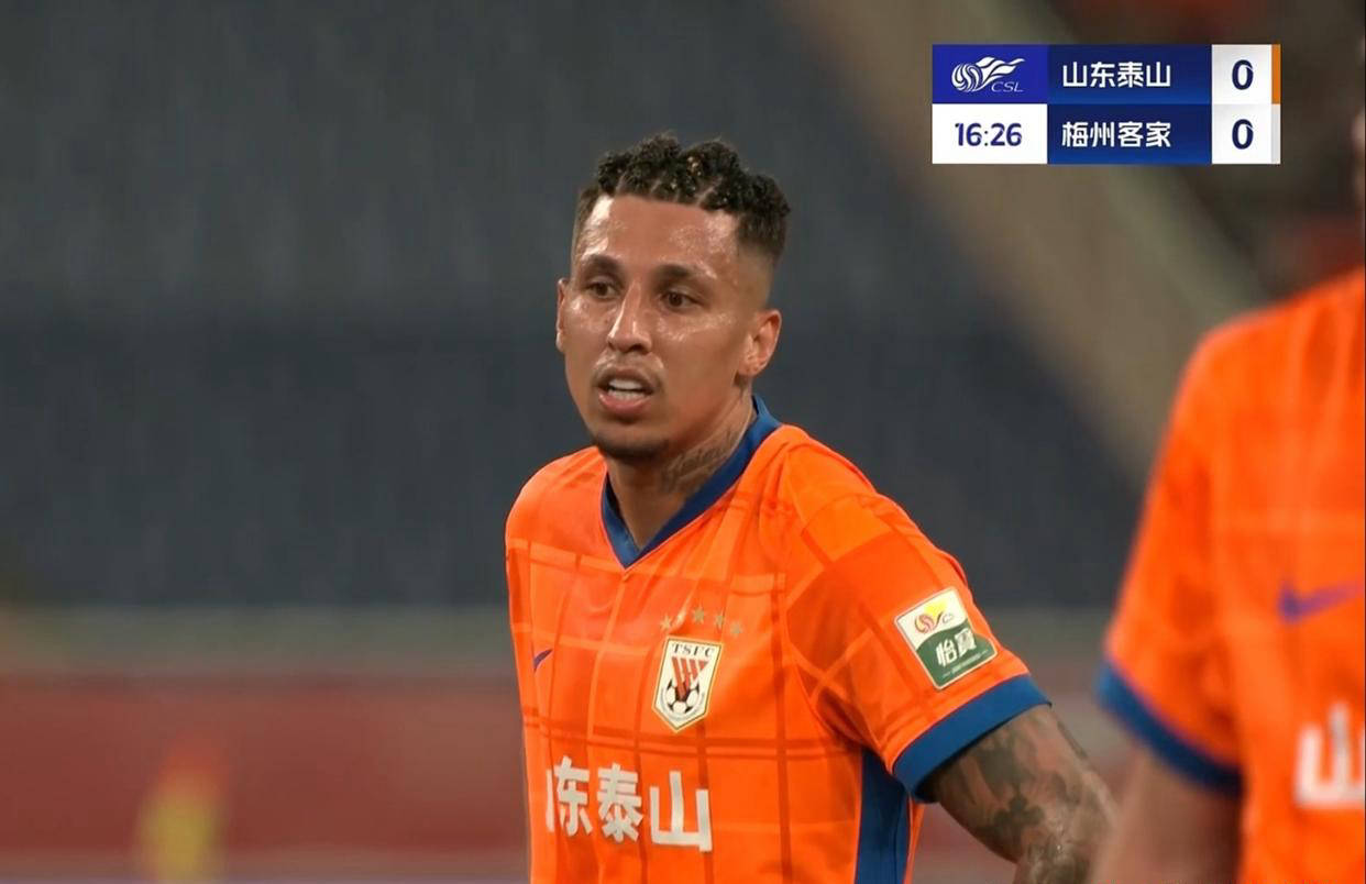 ประกาศอย่างเป็นทางการ! อดีตปีกของลียงเข้าร่วมทีมในซูเปอร์ลีกของจีน: ค่าตัว 4.5 ล้านยูโรสูงกว่าเครสโป มุ่งท้าทายการคว้าแชมป์สี่สมัยของเซี่ยงไฮ้พอร์ต_การเซ็นสัญญาผู้เล่นต่างชาติ_เฟเนา