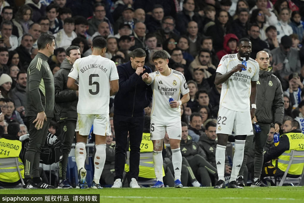 ฤดูกาลรถไฟเหาะของปารีส: จากแชมป์หกสมัยสู่การตกรอบบอลถ้วยฝรั่งเศสอย่างไม่คาดคิด การแข่งขัน ฤดูกาลนี้ ปารีส แซงต์-แชร์กแมง