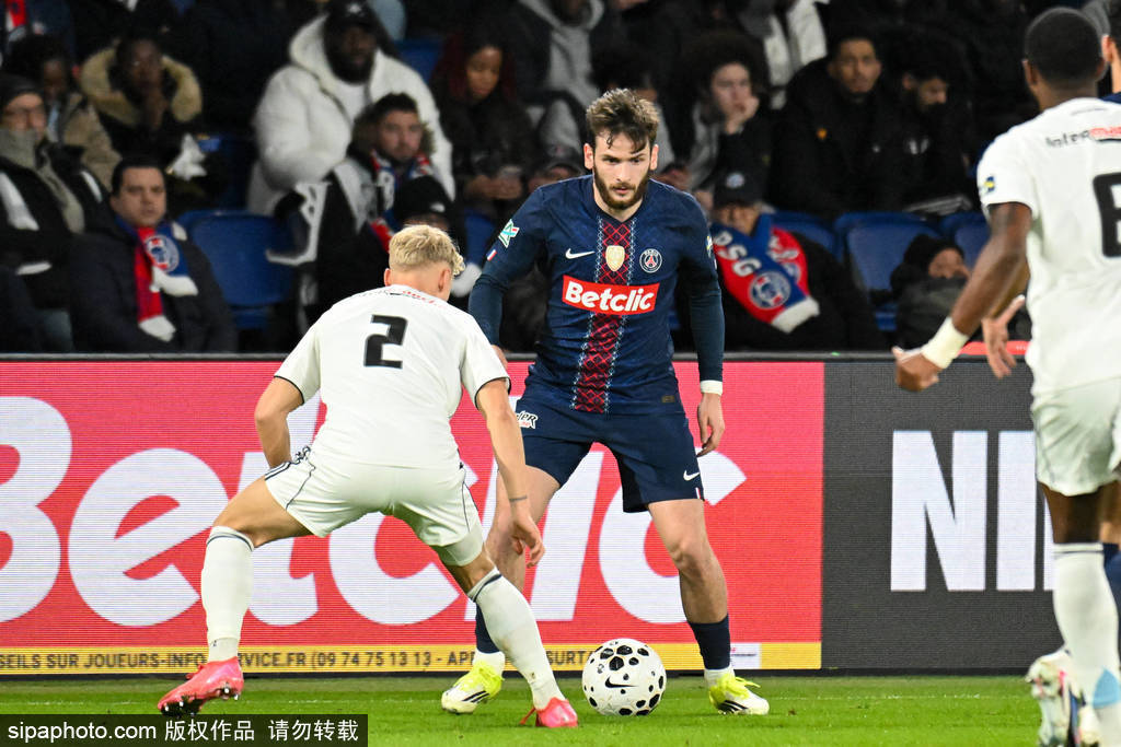 ความผิดหวัง! Coupe de France - เดมเบเล่พลาดโอกาสยิงเดี่ยว ส่งผลให้ PSG พ่ายแพ้ 0-1 ต่อคู่แข่งร่วมเมืองในรอบ 32 ทีมสุดท้าย เขตโทษ บัลโคลา วาลาดเซ่