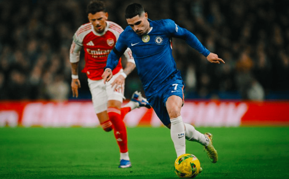 2-3! พ่ายแพ้ในบ้านรอบรองชนะเลิศ ทีมมูลค่า 119 ล้านปอนด์ไม่ชนะ 9 นัดติดต่อกันกับคู่แข่งท้องถิ่น ชนะเพียงหนึ่งครั้งจากเจ็ดนัดในทุกรายการแข่งขัน _เชลซี_ อาร์เซนอล_ ขาว