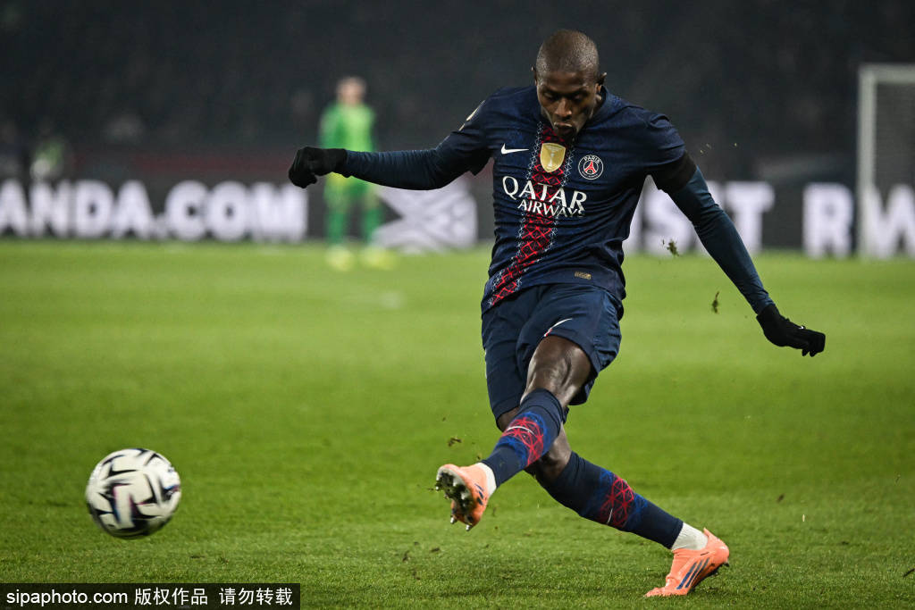 เมสซี่กลับมาแล้ว! บทใหม่ทางยุทธวิธีของปารีส แซงต์-แชร์กแมง: จะใช้ 'กองหน้าจอมหลอก' เพื่อปรับระบบเกมรุกอย่างไร? _แมตช์_แฟน_ฤดูกาล