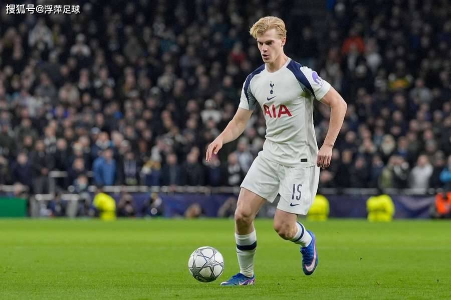 เบิร์กวอลล์วัย 19 ปีหมดสิทธิ์ลงสนามตลอดฤดูกาลนี้ ทีมสเปอร์สชุดสวีเดนจะตอบสนองอย่างไร? กองกลาง เกรแฮม พอตเตอร์ เทโคกลู