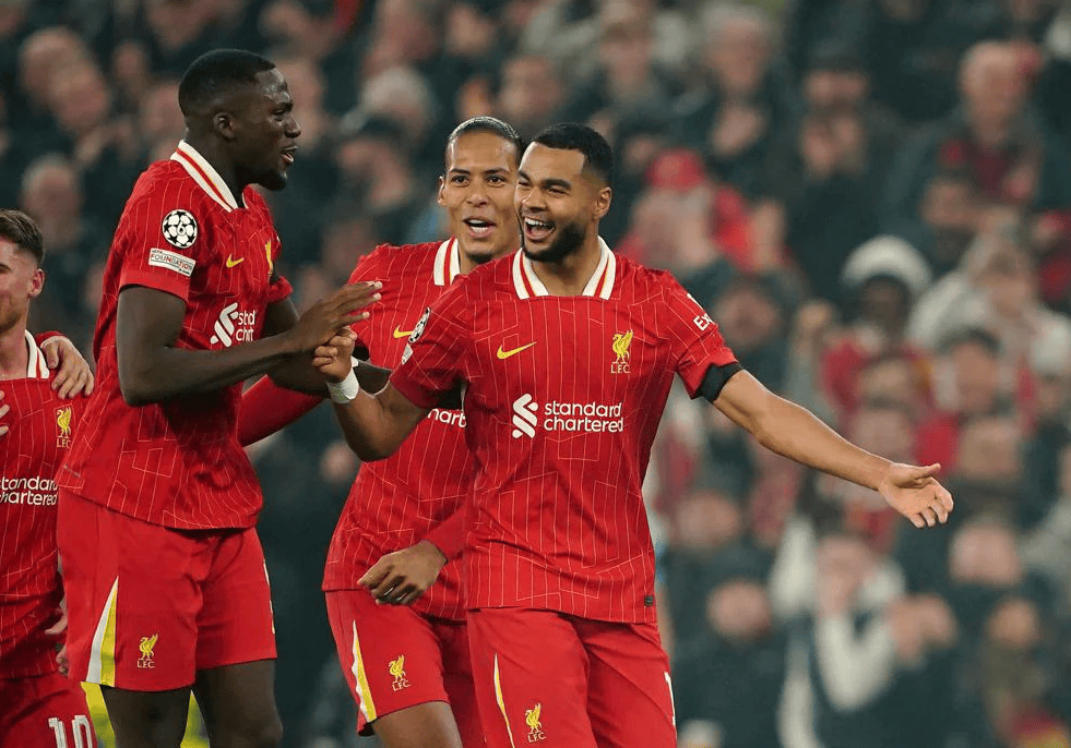 ค่ำคืนแห่งความตื่นเต้นในพรีเมียร์ลีก! อาร์เซนอลถล่มคู่แข่ง 4-0 ลิเวอร์พูลกลับมาชนะ 4-1 เชลซีพลิกสถานการณ์กลับมาชนะ 3-2 และไต่ขึ้นสู่อันดับสี่ นิวคาสเซิล_วิร์ตซ์_แชมเปียนส์ลีก