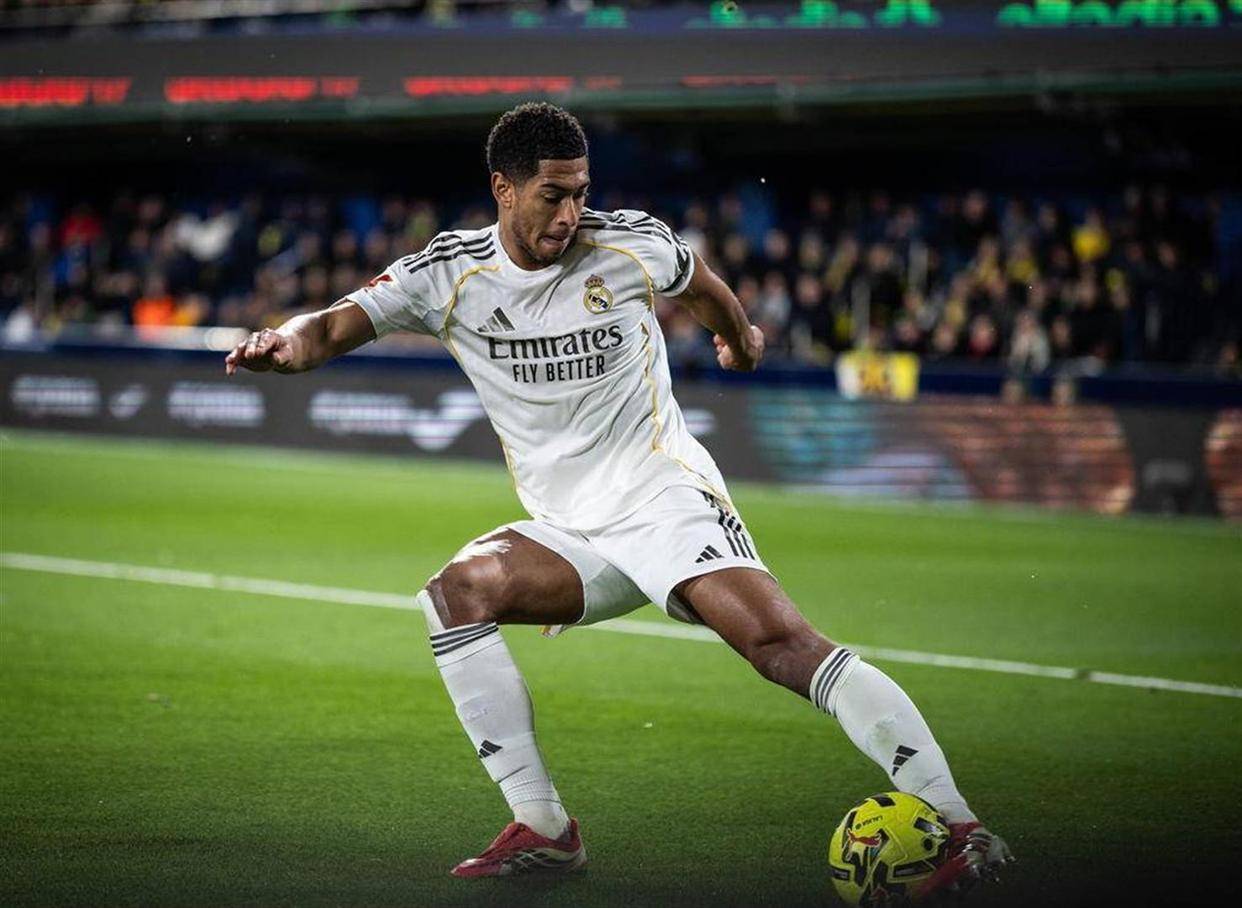 ละครฟุตบอลสุดมันส์กำลังจะเริ่ม! ซิตี้และสเปอร์สปะทะกันแบบตัวต่อตัว อาร์เซนอลเผชิญหน้ากับม้ามืด เรอัลและบาร์ซ่าเจอกับทีมรองบ่อนเพื่อสามแต้ม แข่งขันนอกบ้าน แข่งขันในบ้าน แข่งขันในลีก